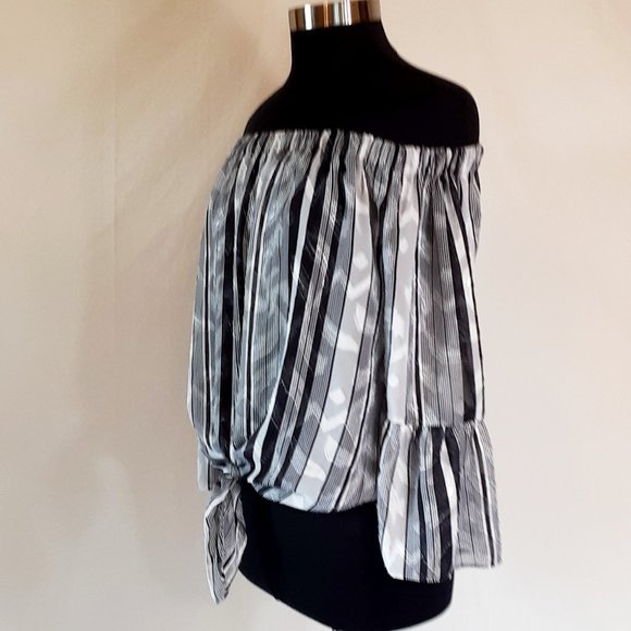 Roz & Ali Tops - Roz & Ali Off The Shoulder Blouse